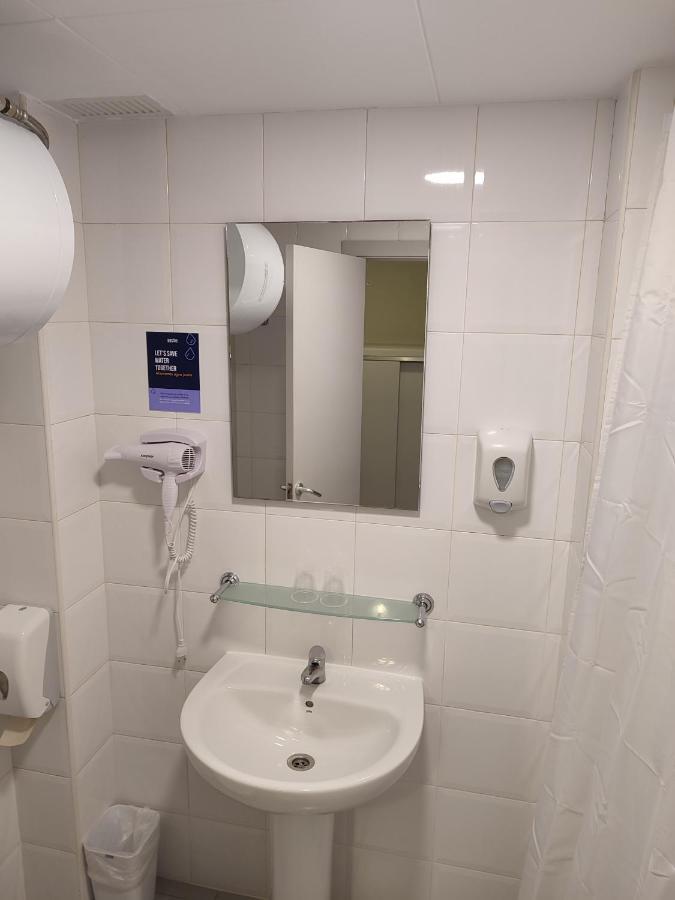 Hotel Blauet By Bossh Hotels El Prat de Llobregat Bagian luar foto