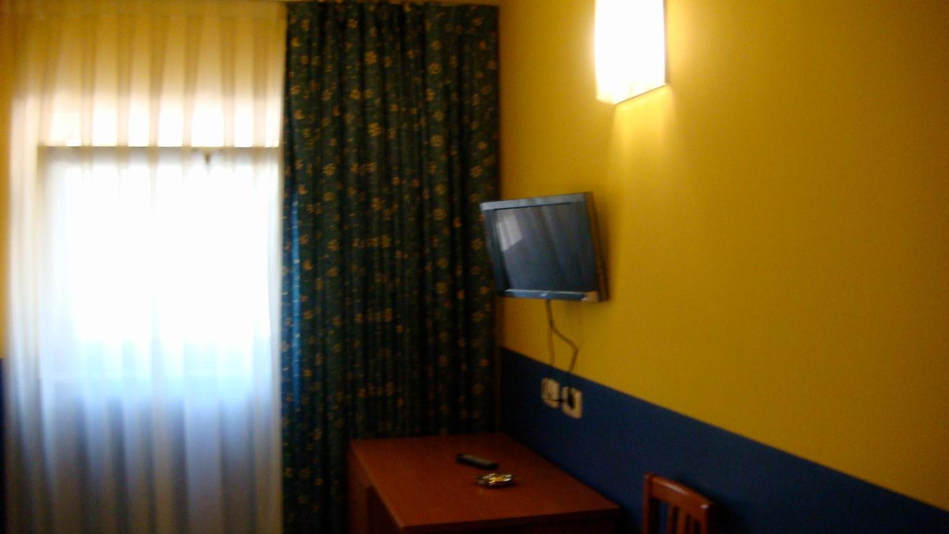 Hotel Blauet By Bossh Hotels El Prat de Llobregat Bagian luar foto