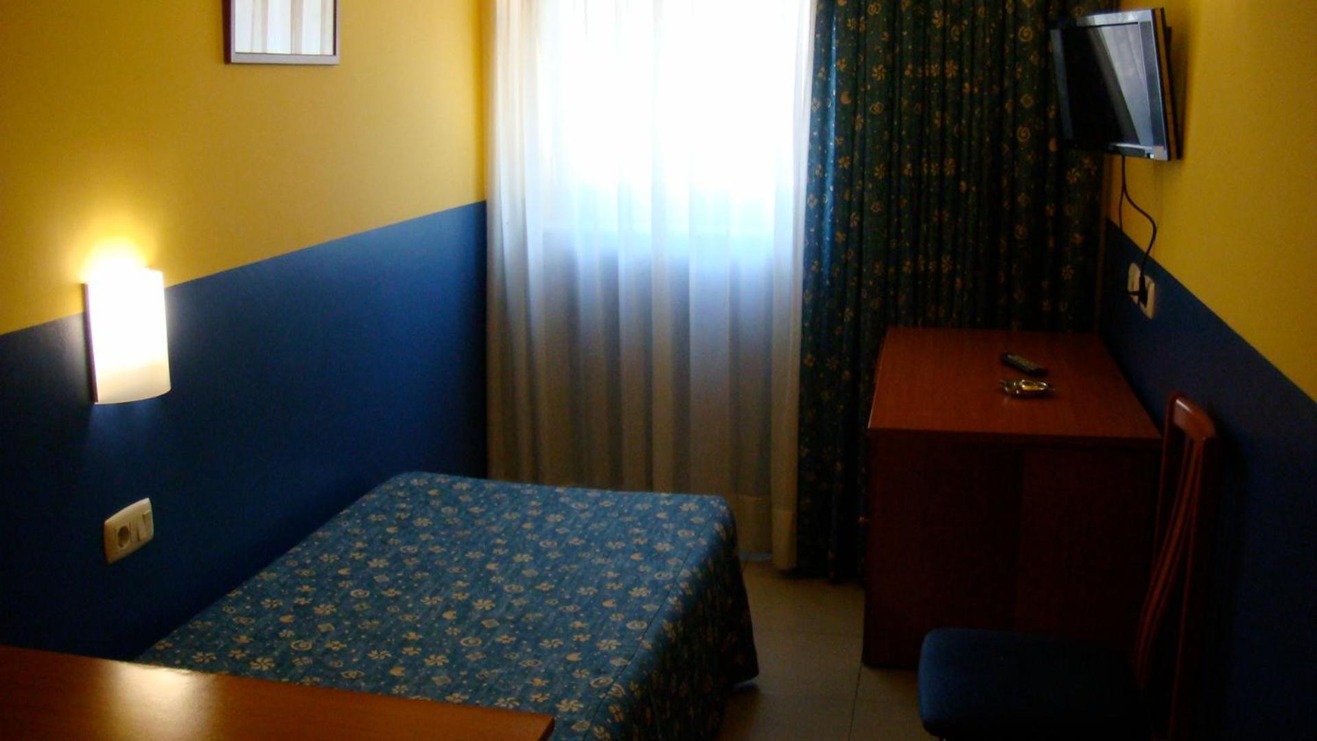 Hotel Blauet By Bossh Hotels El Prat de Llobregat Bagian luar foto