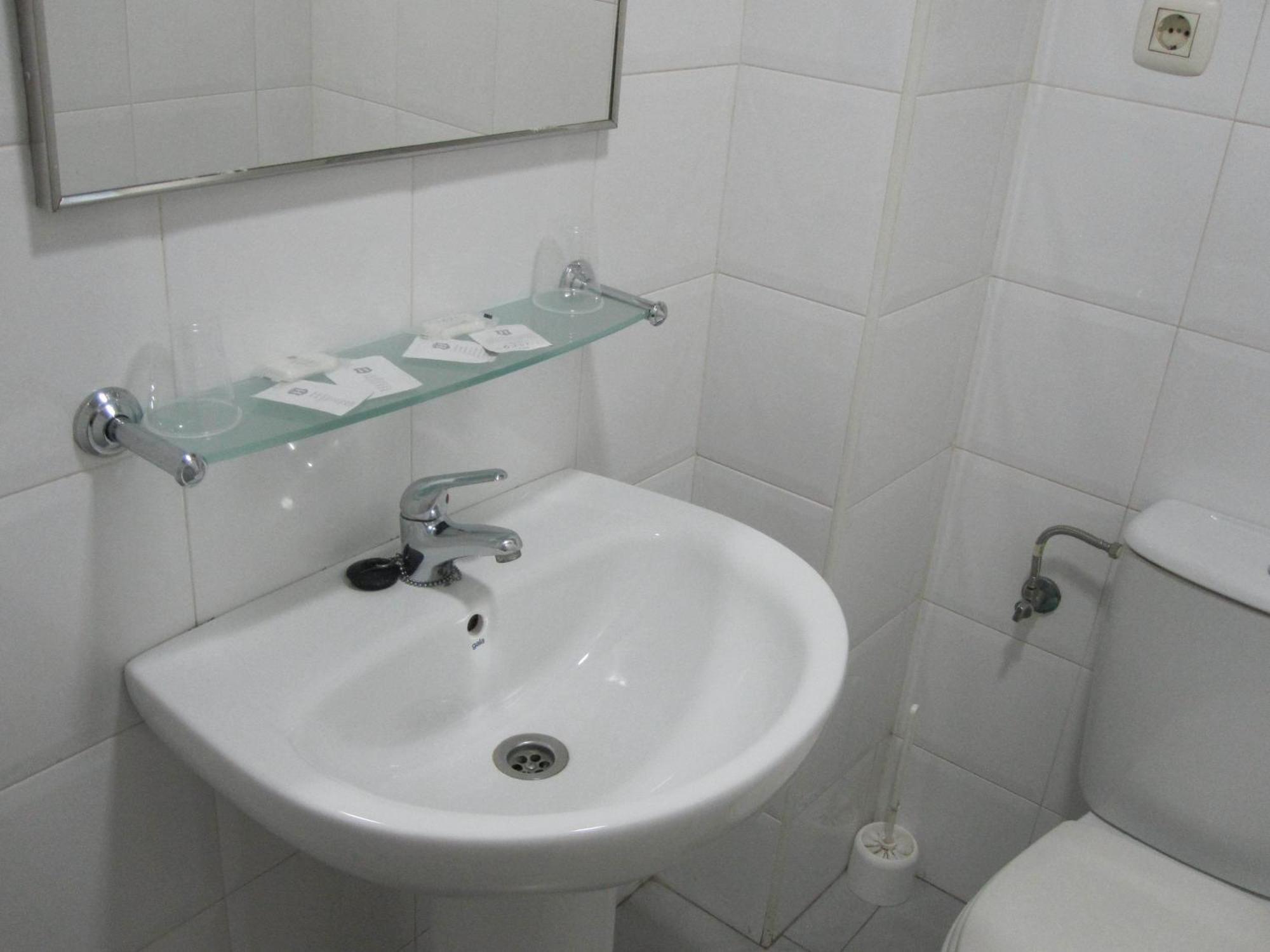 Hotel Blauet By Bossh Hotels El Prat de Llobregat Bagian luar foto