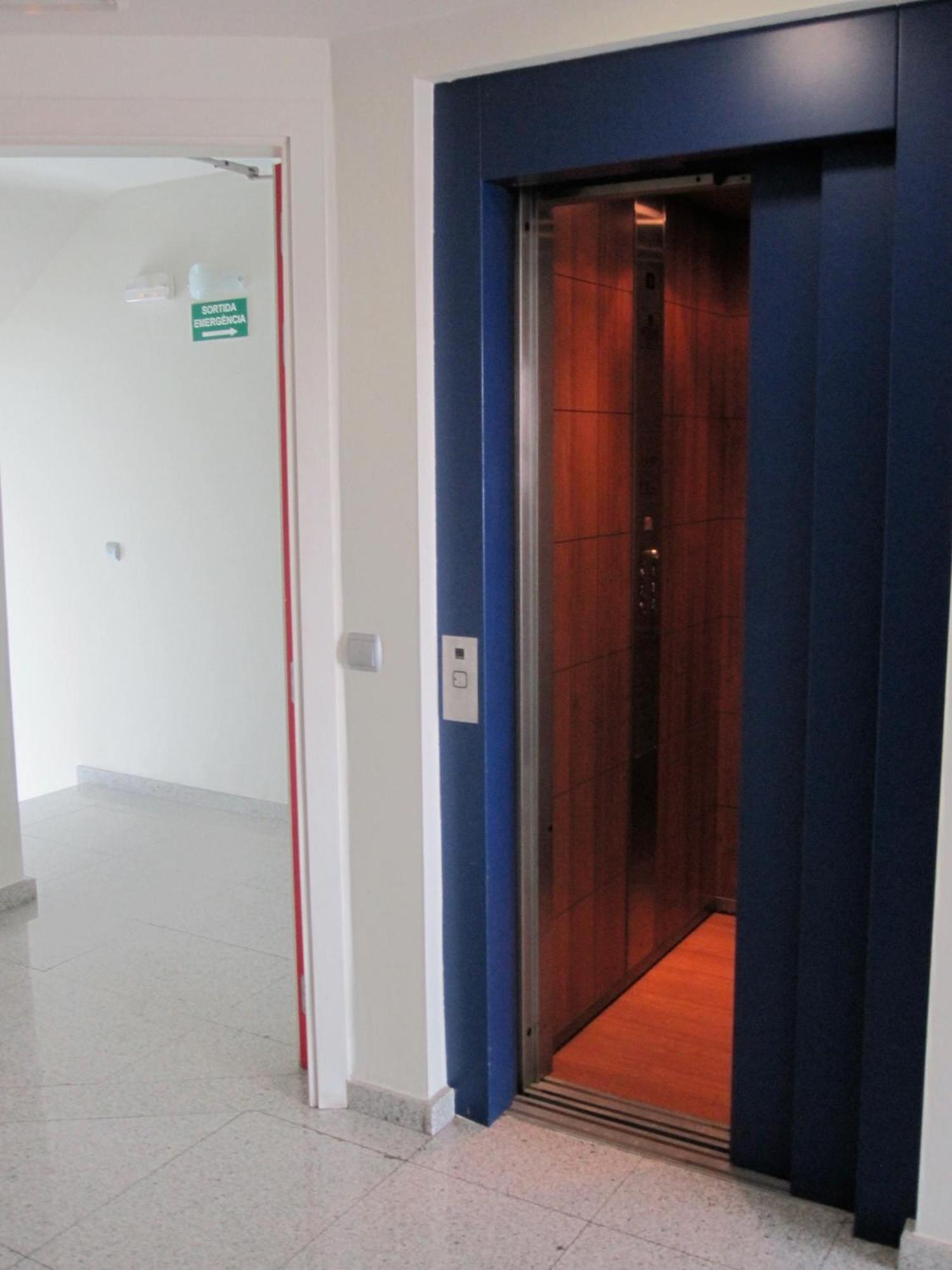 Hotel Blauet By Bossh Hotels El Prat de Llobregat Bagian luar foto