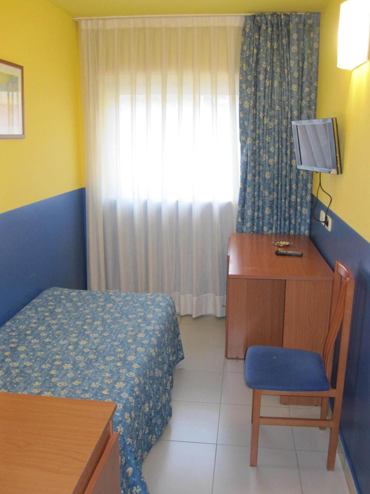 Hotel Blauet By Bossh Hotels El Prat de Llobregat Bagian luar foto